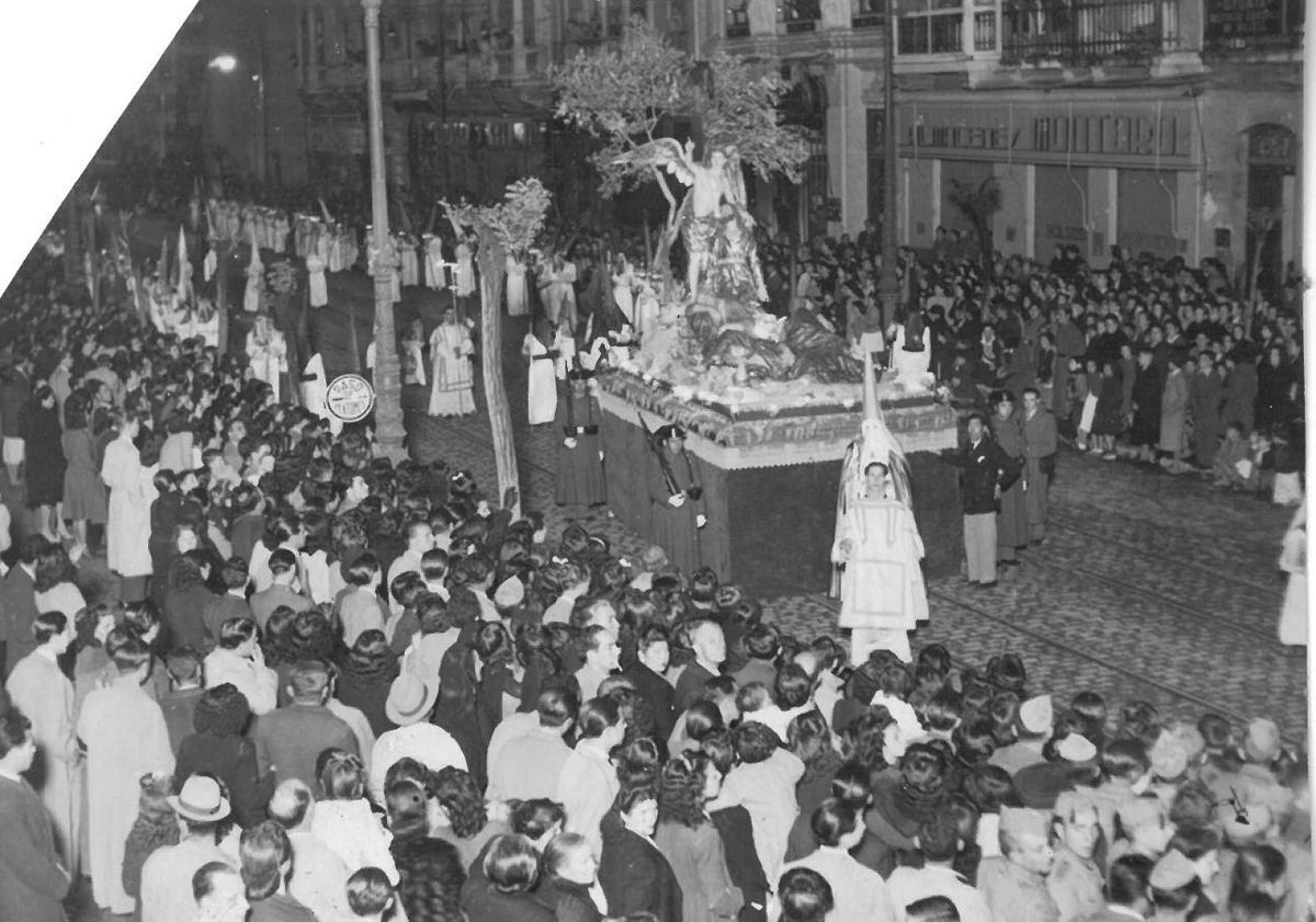 Imagen principal - Las imágenes de un Lunes Santo histórico en Granada en la Semana Santa de 1935