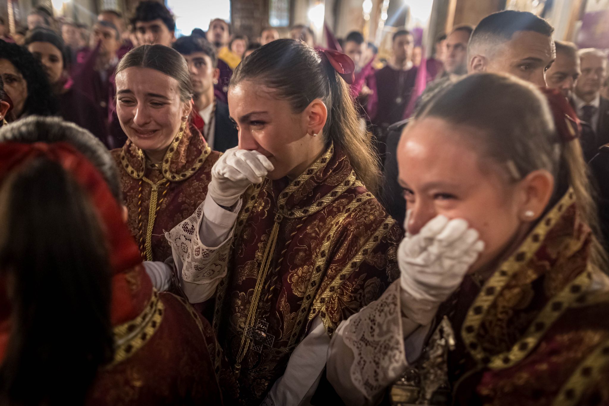 Las fotos de los momentos más íntimos y emotivos del Lunes Santo en Granada