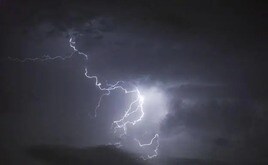 Imagen de una tormenta eléctrica en Almería.