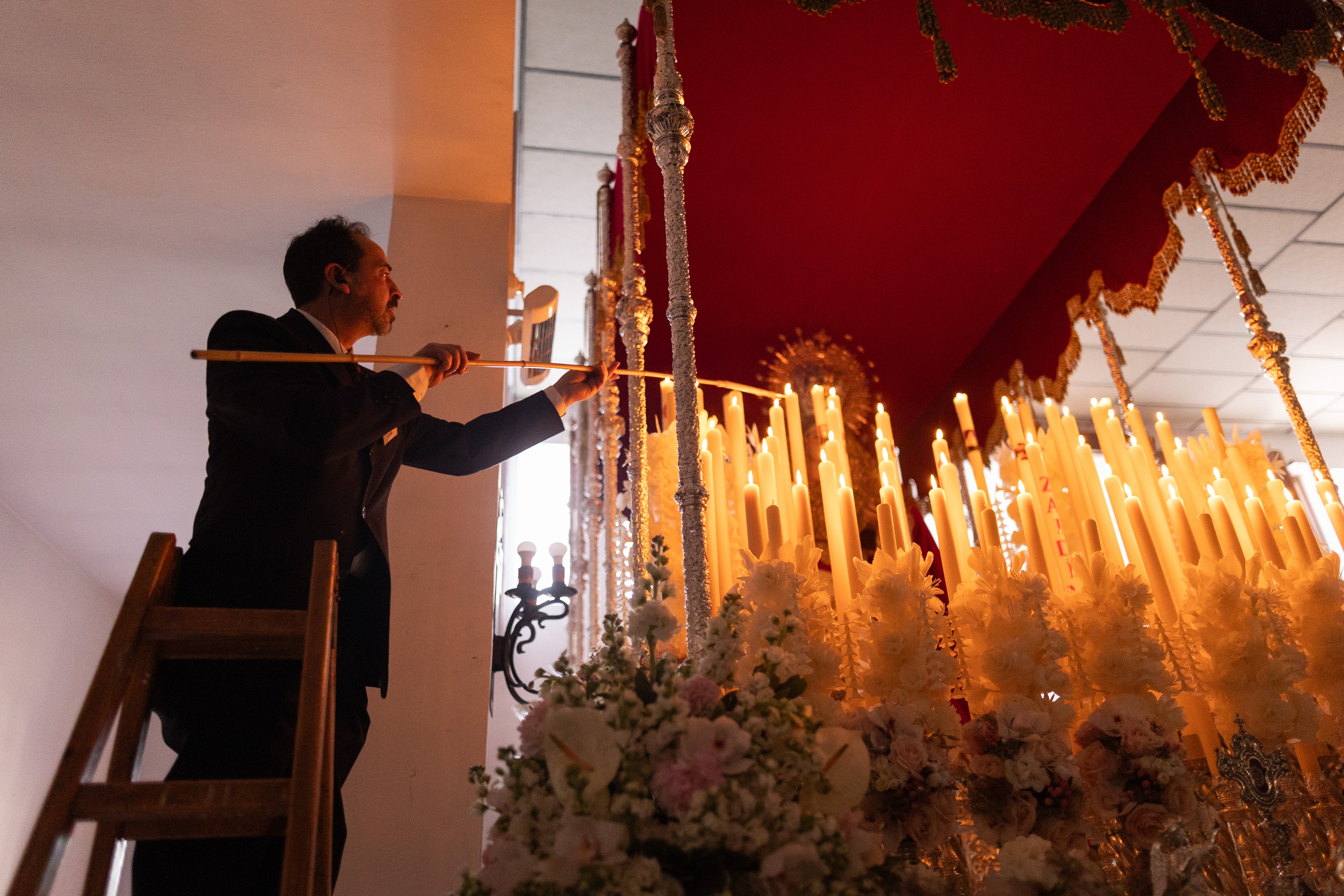 Las fotos de un Martes Santo huérfano en Granada con emoción y lágrimas