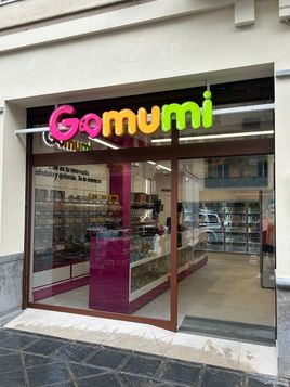 Entrada de Gomumi, tienda ubicada en la calle Acera del Darro.