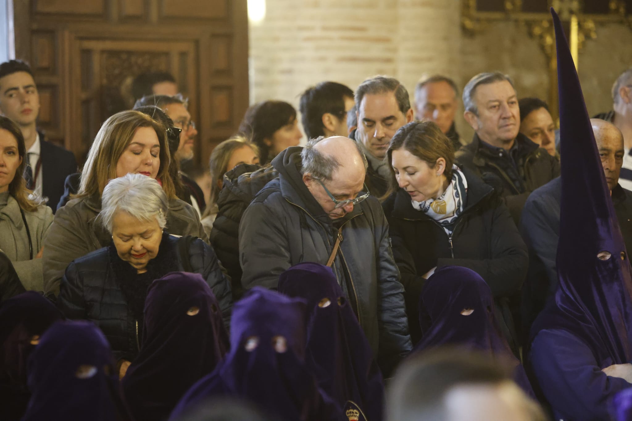 Las fotos de un Martes Santo huérfano en Granada con emoción y lágrimas