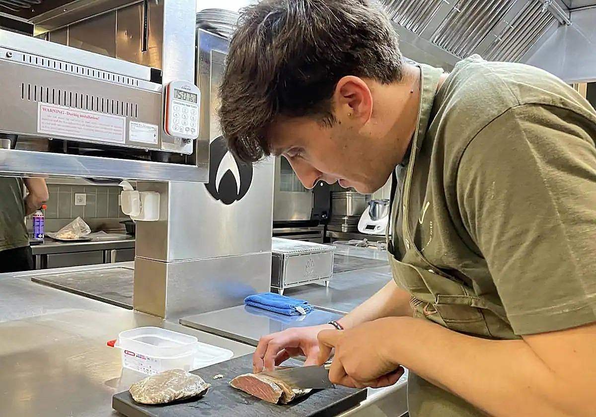 Miembro del equipo de cocina de Malak.