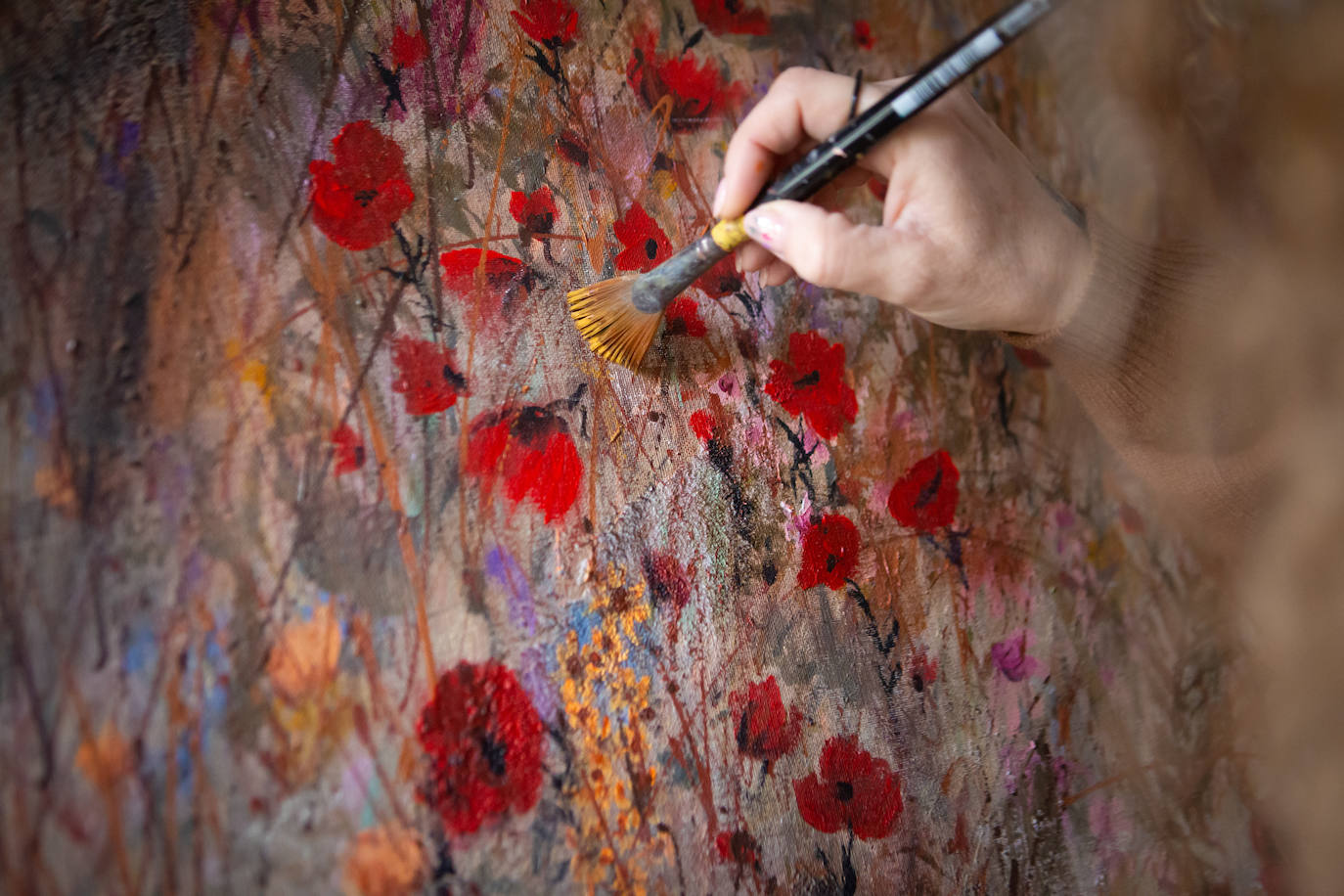 La artista motrileña lleva un año investigando en torno a esos 'mensajes encriptados' que esconden las flores.