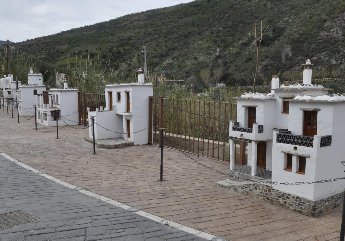 El pueblo de Granada de las 'casitas chiquitas' .