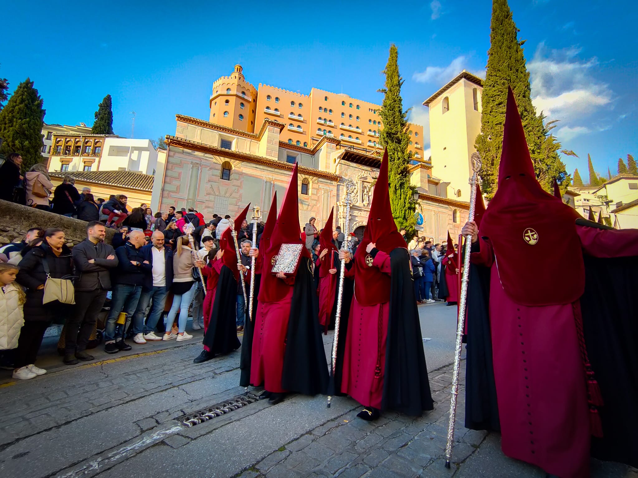 Las imágenes de un Viernes Santo de emoción en Granada