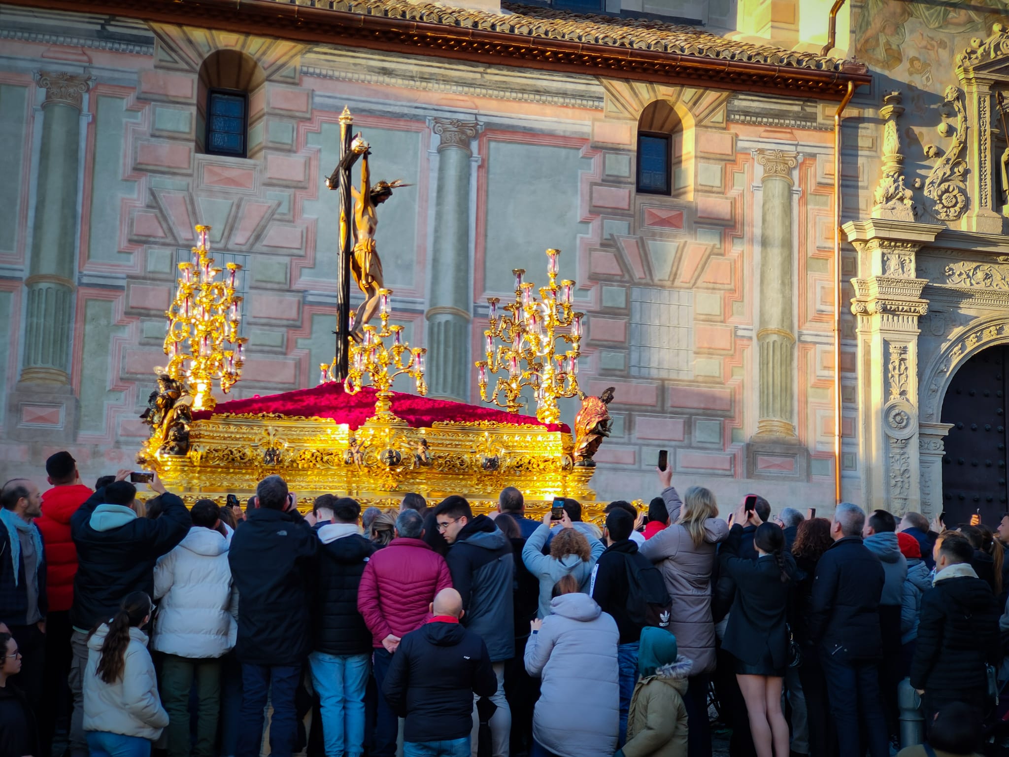 Las imágenes de un Viernes Santo de emoción en Granada