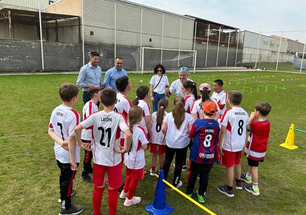 Niños de Granada compiten en los Juegos Deportivos Escolares.