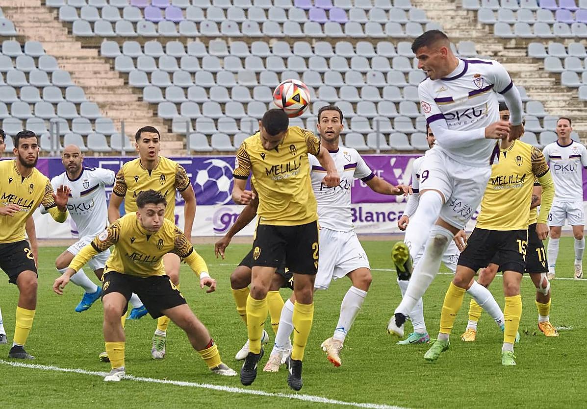 Remate del delantero Fernando, que hoy ha firmado dos tantos.