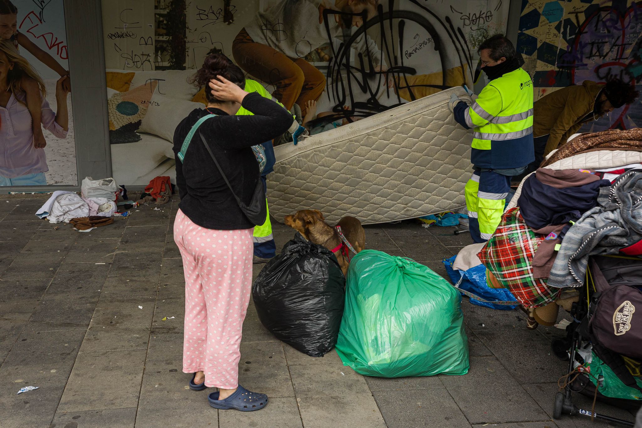 Las imágenes del desalojo de personas sin hogar en la zona de Arabial