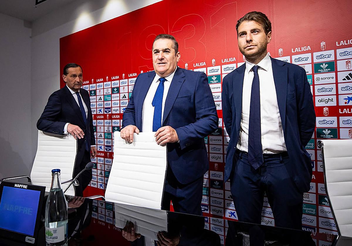 Amado, Sandoval y Tognozi, en la presentación del técnico.