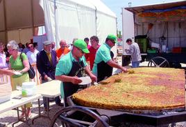 500 kilos de espárragos y 2.000 huevos: la tortilla gigante de Guinness que hará un pueblo de Granada
