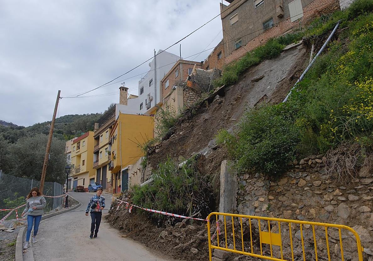 Deslizamientos en una ladera en Ízbor.