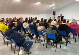 Reunión de la concejala de industria y comercio, Noelia Martínez Hernández, con los empresarios locales.