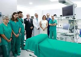 Miguel Ángel Guzmán (de traje oscuro) y Catalina García, el pasado octubre en un acto en Málaga.