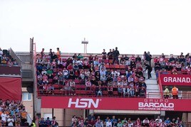 Encuéntrate en la grada en el partido entre Granada y Valencia