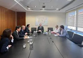 Reunión del alcalde de Jaén, Agustín González, con representantes de Adif.