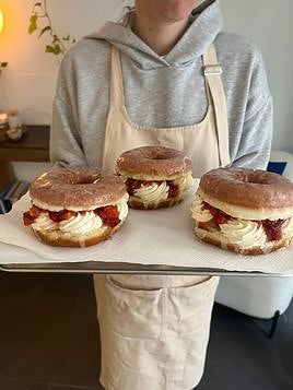 Unos de los dónuts de Odeimos Doughnut Shop.
