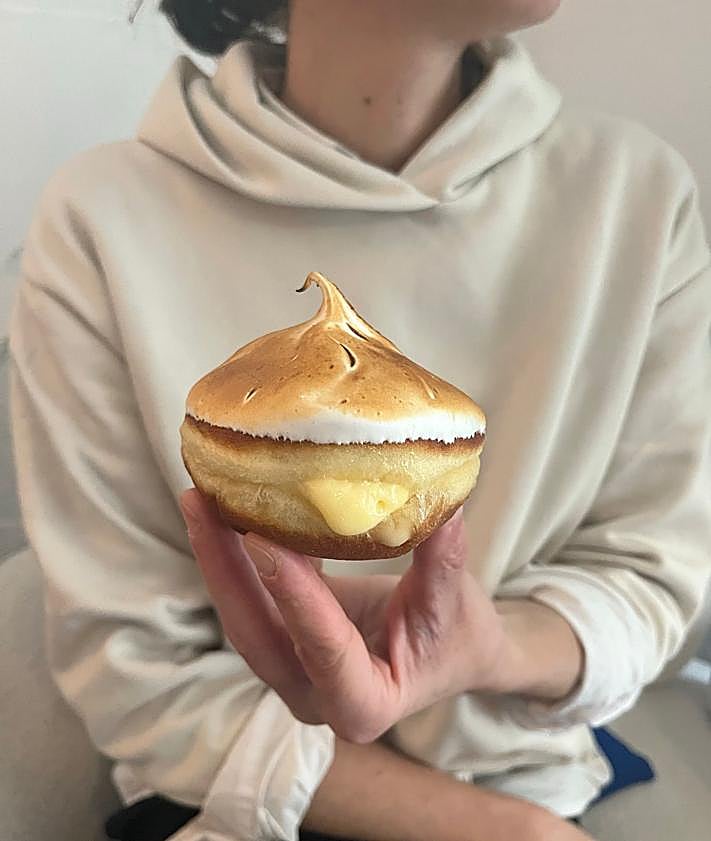 Imagen secundaria 2 - La pequeña tienda de Granada que arrasa con sus dónuts «de verdad»