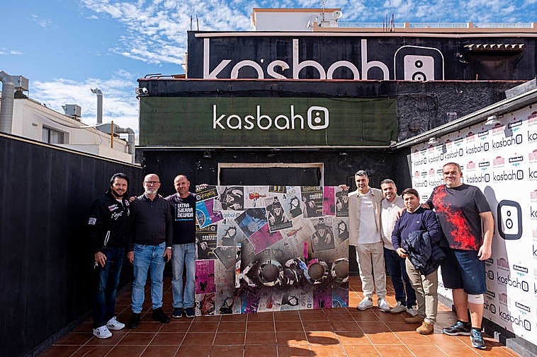 Expropietarios, trabajadores, amigos y clientes despiden el local.