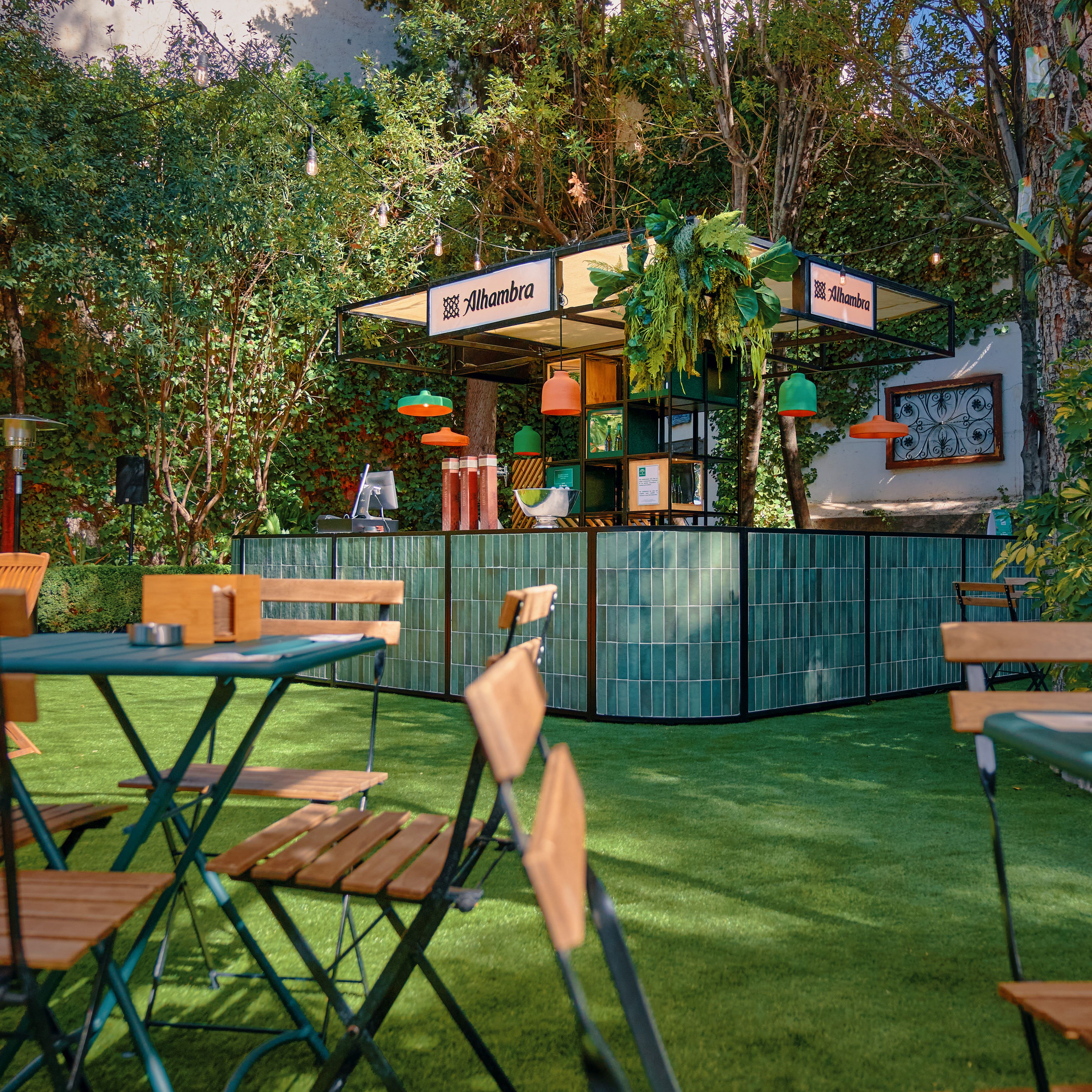 Así es Jardín Alhambra, el bar escondido en un palacete de Granada