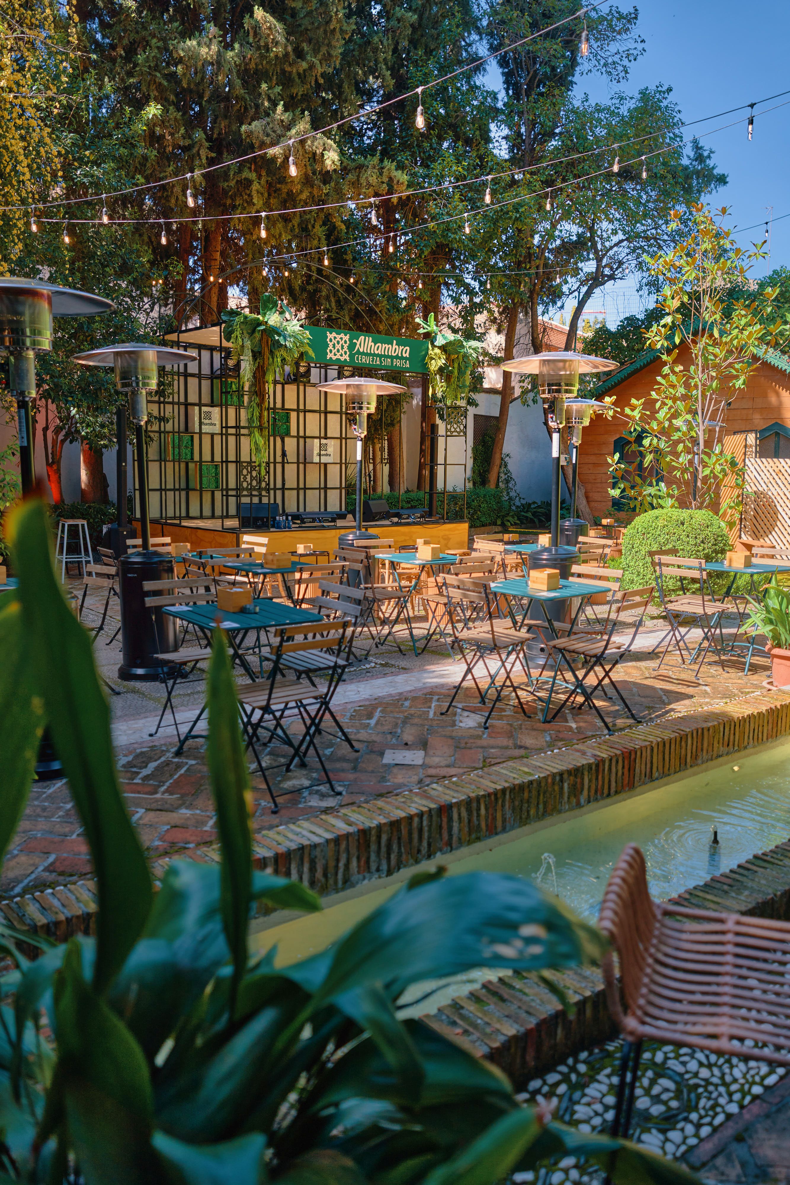 Así es Jardín Alhambra, el bar escondido en un palacete de Granada