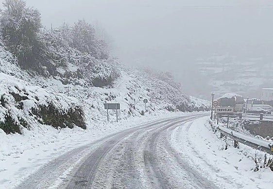 Afecciones al tráfico por obras de seguridad vial en la ladera de la carretera de acceso a Sierra Nevada