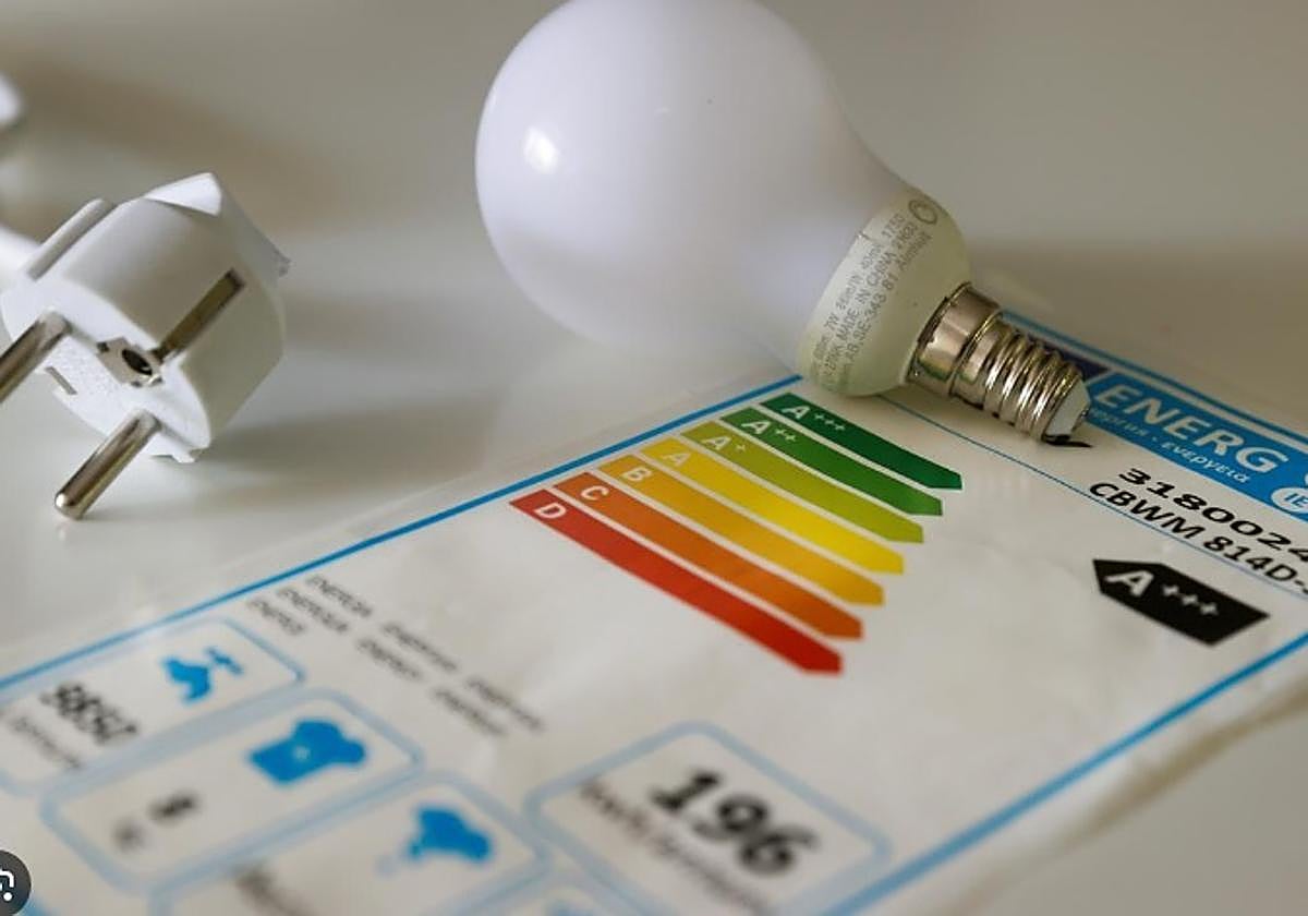 La razón por la que la factura de la luz bajará en abril según un experto.