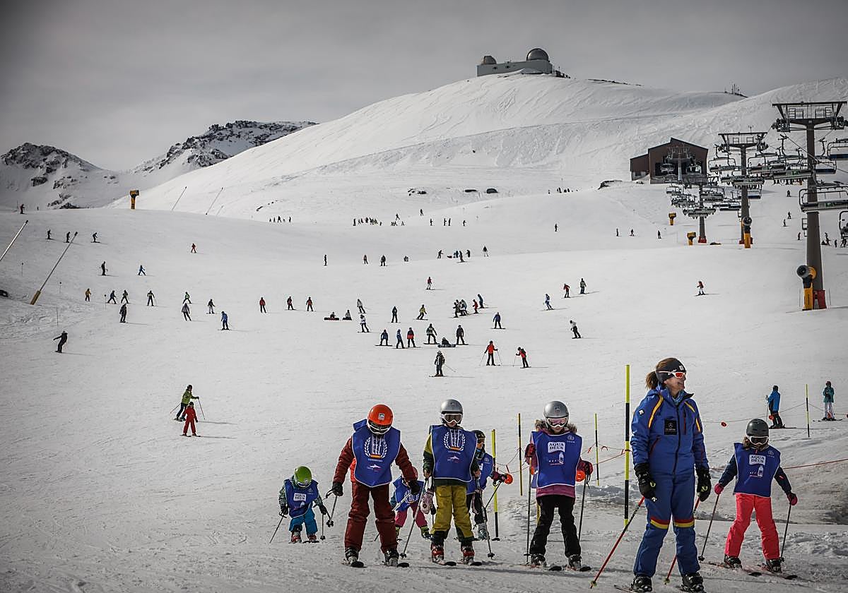 Reabierta la estación de esquí de Sierra Nevada tras su cierre por los fuertes vientos