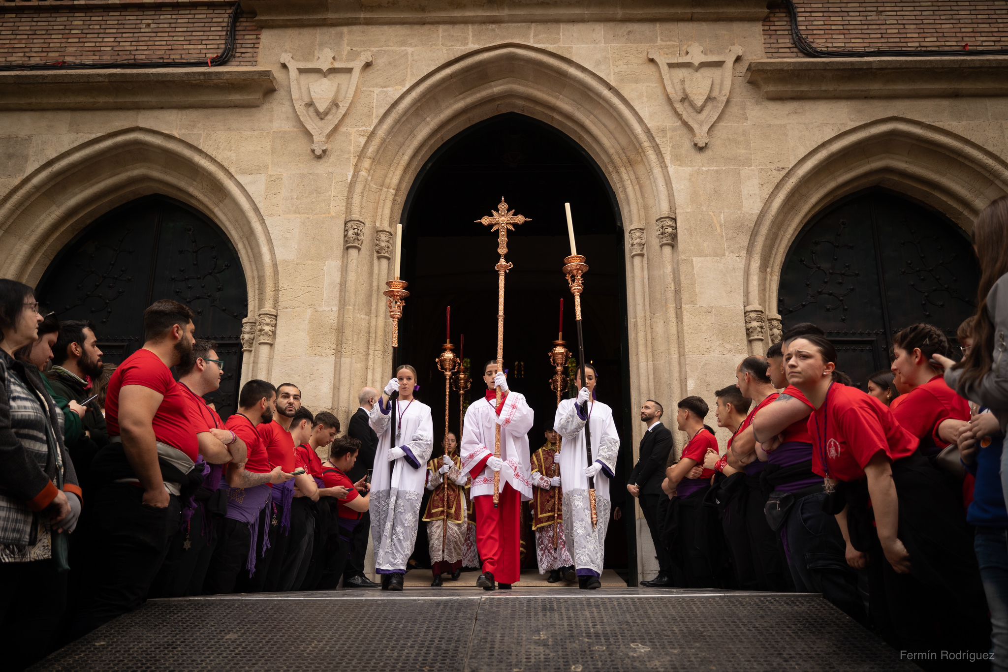 Las imágenes del espectacular traslado del Cristo de los Gitanos en Granada