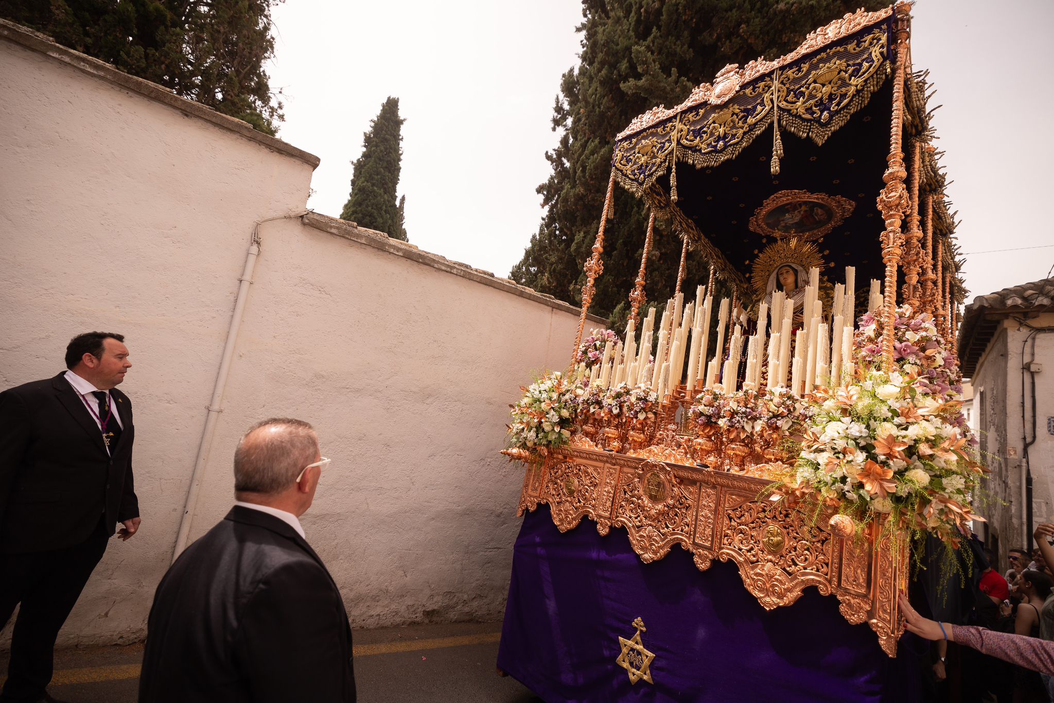 Las imágenes del espectacular traslado del Cristo de los Gitanos en Granada