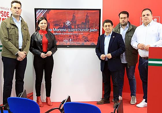 Por la izquierda, José Latorre, Isabel Uceda, Francisco Reyes, Pedro A. Martínez y Víctor Torres, hoy.