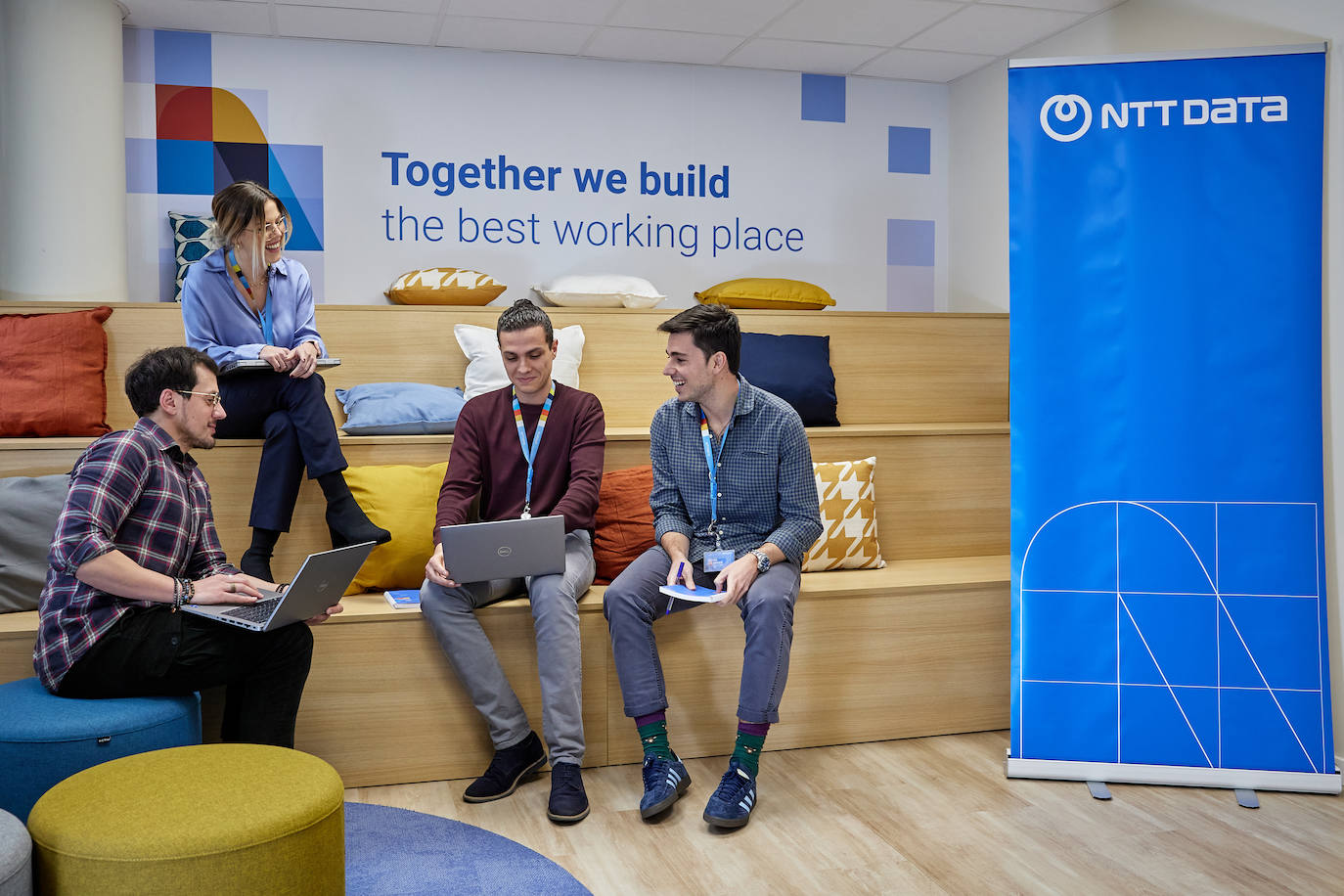 Profesionales en las nuevas oficinas de NTT Data en Granada