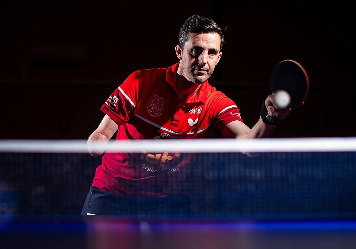 José Manuel Ruiz Reyes posa para IDEAL después de conocer su confirmación oficial como deportista paralímpico para arís 2024.