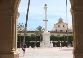 El Pingurucho preside la Plaza Vieja de Almería.