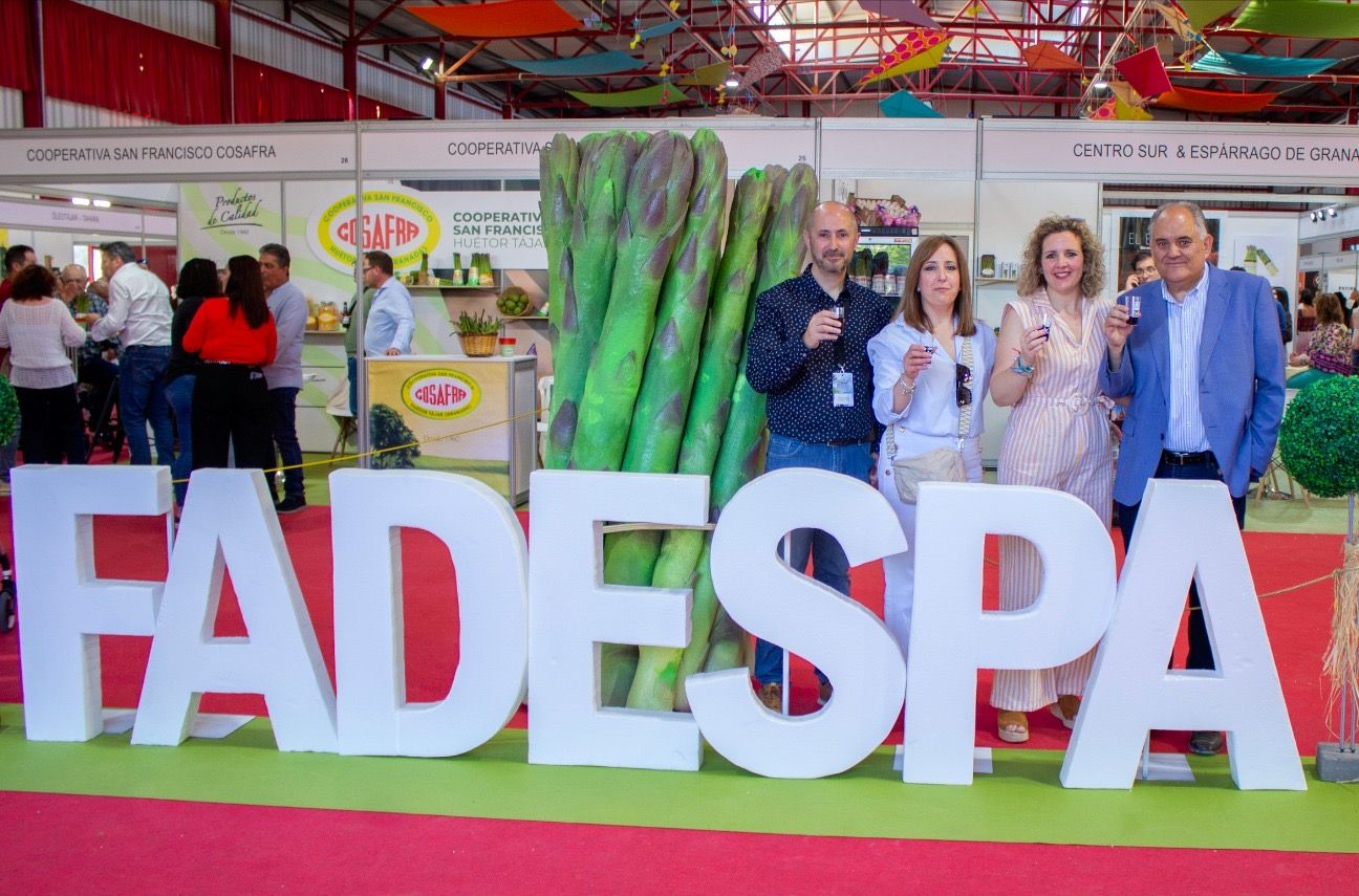 Huétor Tájar elabora la tortilla de espárragos más grande del mundo