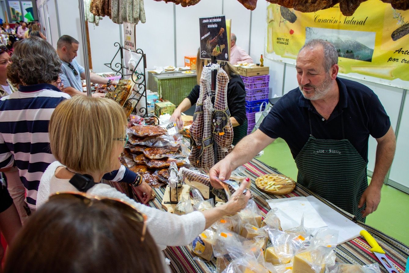 Huétor Tájar elabora la tortilla de espárragos más grande del mundo