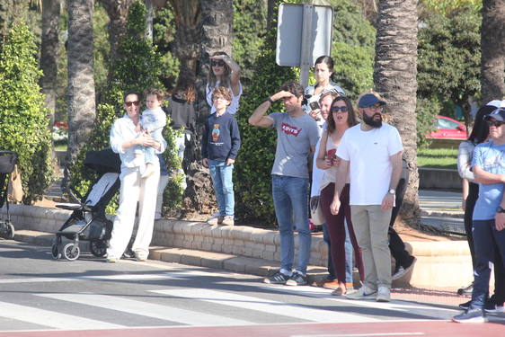 Cayetano Rivera y Curro Vázquez esperando el paso de los corredores en el Parque