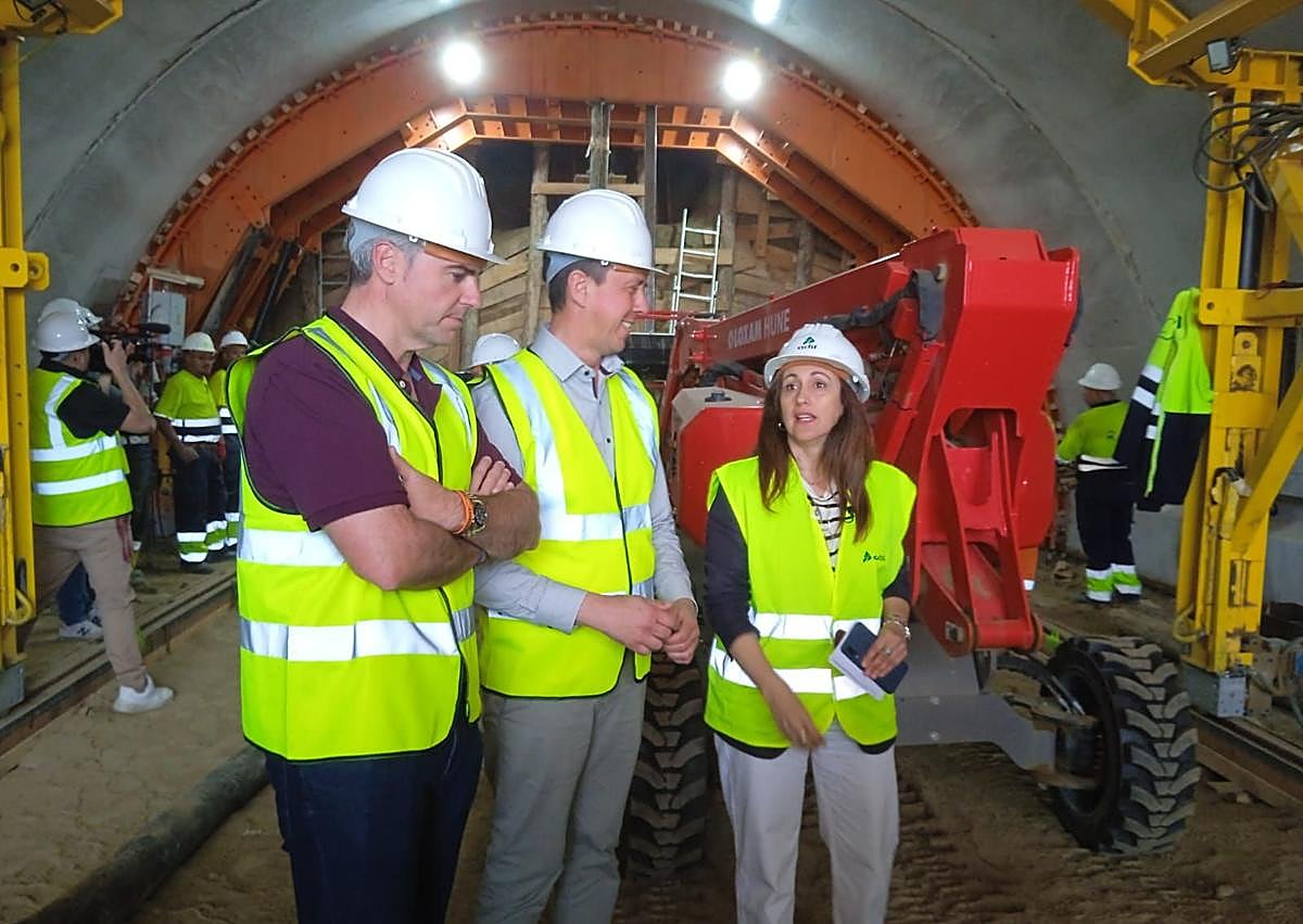 Imagen secundaria 1 - El túnel de Viator abre boca en las obras para la llegada del AVE a Almería