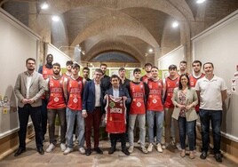 Recepción en el Palacio Provincial a los jugadores, cuerpo técnico y directiva del Jaén Paraíso Interior CB.