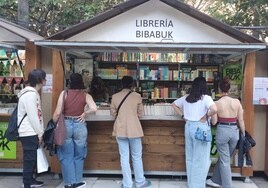 Gopegui alza el telón de la Feria del Libro de Almería con un «saco de preguntas»