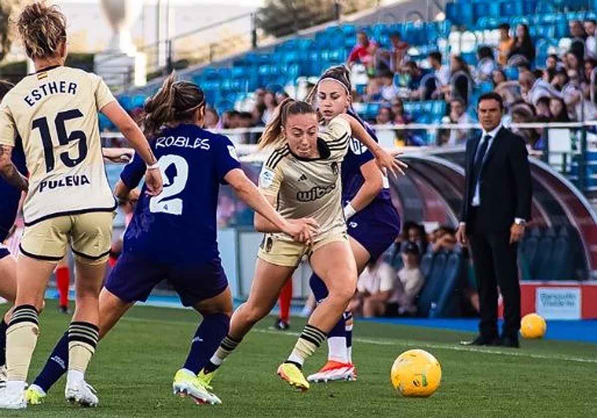 Un lance del duelo con el Real Madrid.