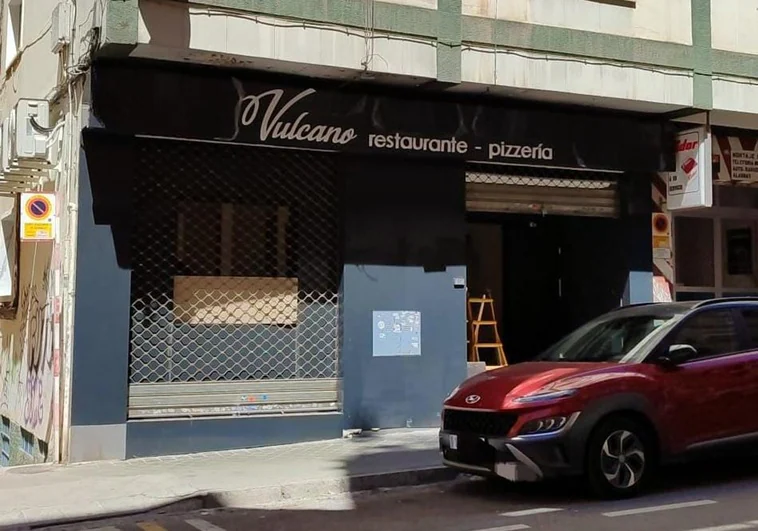 El famoso restaurante italiano de Granada que abre otro local con un robot en la inauguración