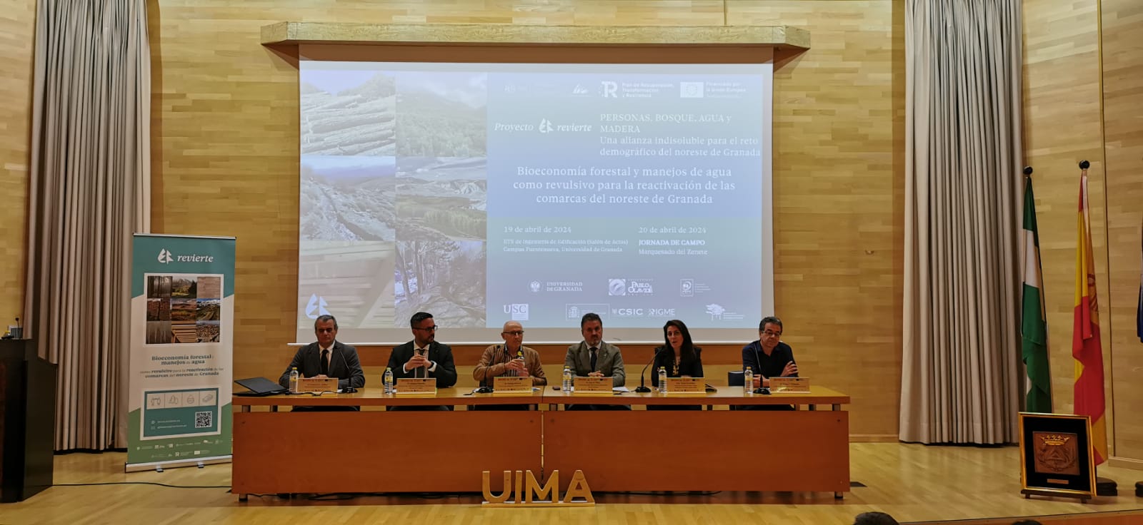 Mesa de ponentes en la jornada celebrada ayer en Escuela de Edificación de la UGR.