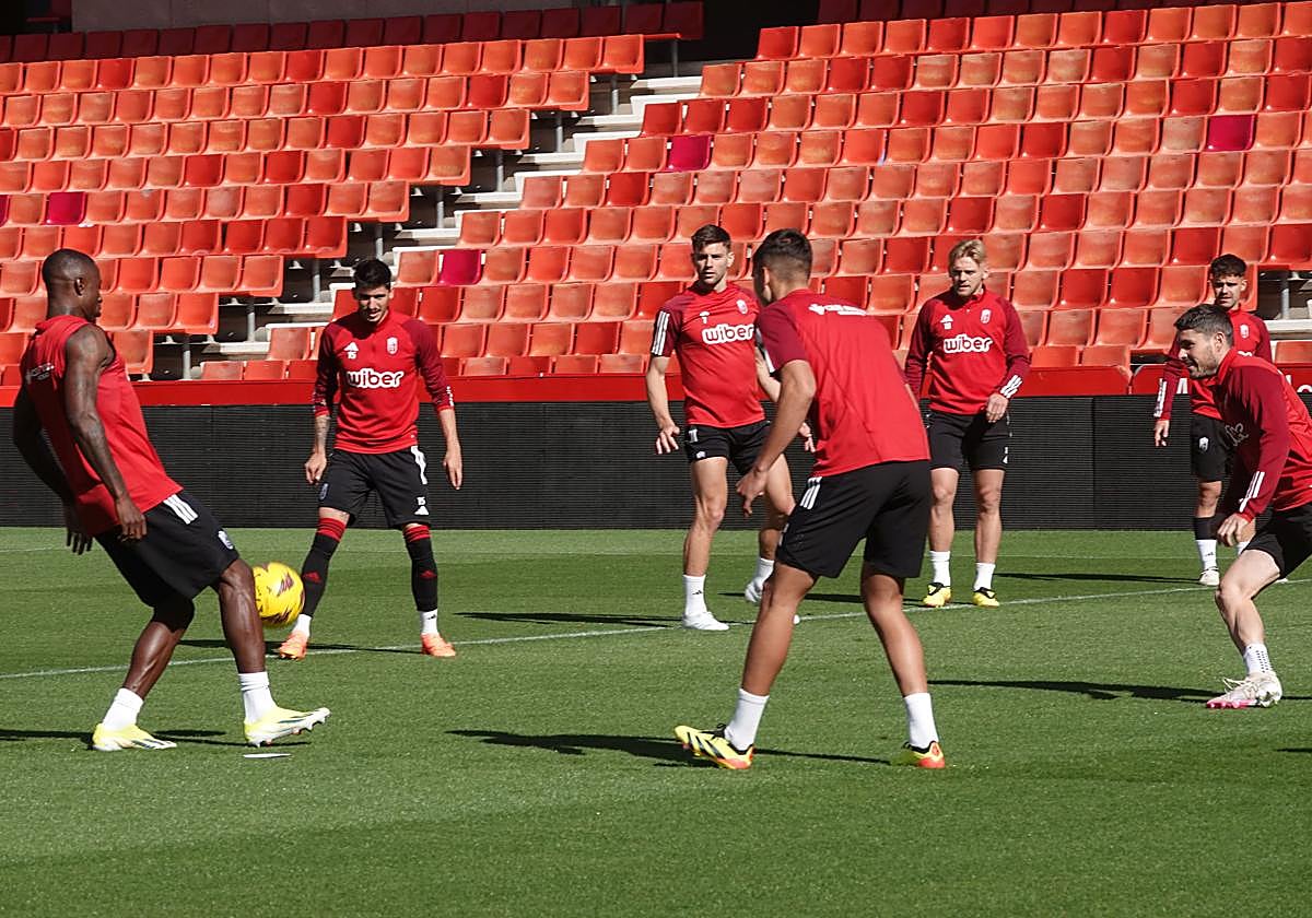 Entrenamiento del Granada en Los Cármenes.
