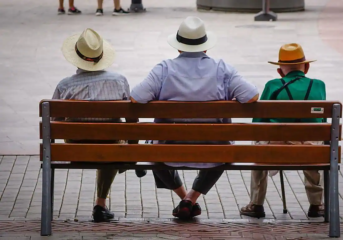 Esta es la nueva ayuda de Hacienda para los mayores de 65 años | Ideal