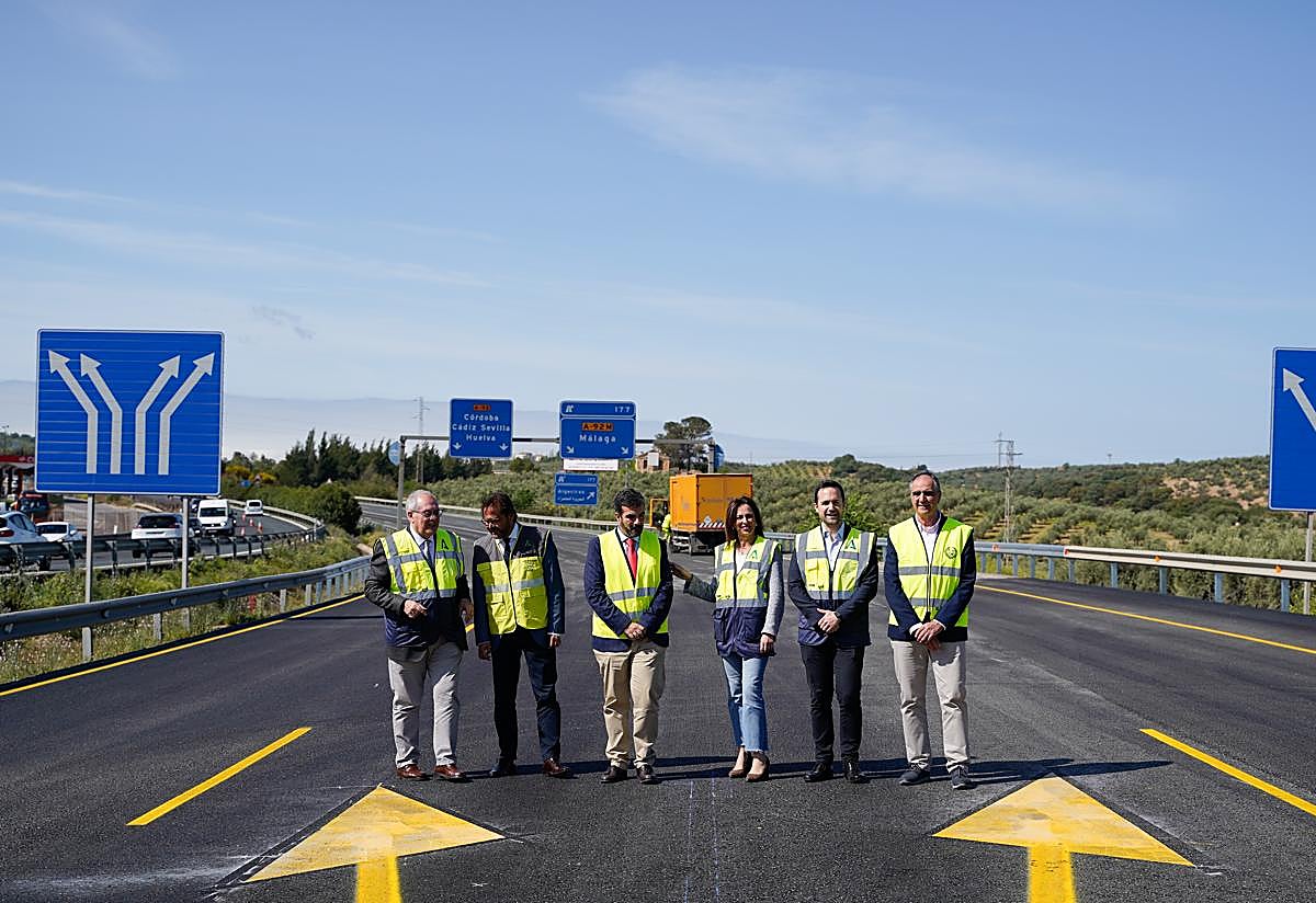 La reducción de carriles en la A-92 por las obras de reparación del firme seguirá hasta julio
