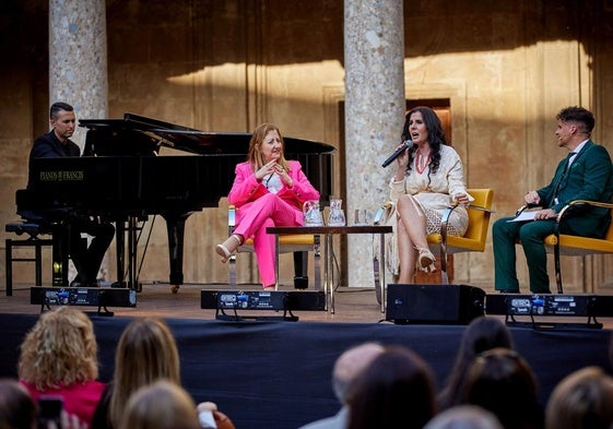 Remedios Sánchez, Diana Navarro y Juan Pinilla, en el Carlos V.