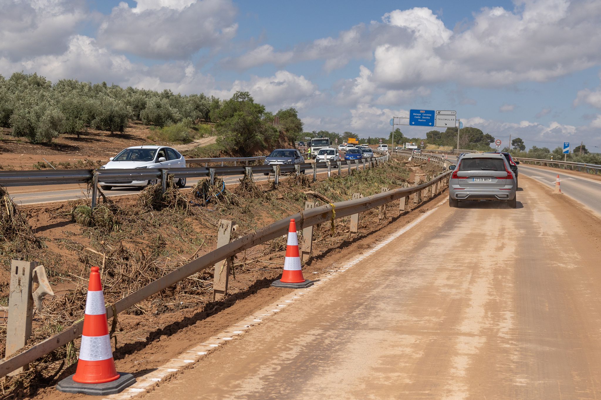 La zona cero un día después de la tormenta que colapsó la A-92