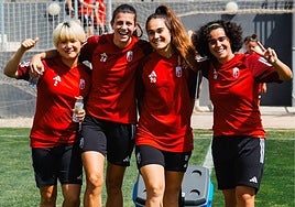 Las futbolistas del Granada femenino arrancan felices la semana de entrenamientos.